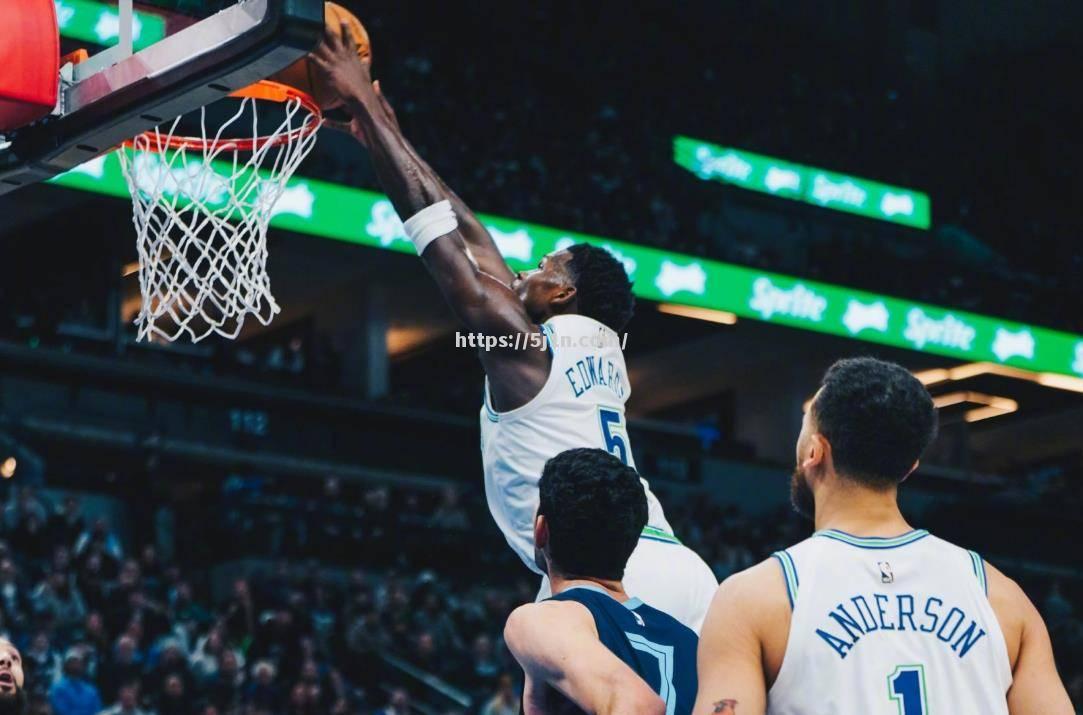 太阳队客场横扫灰熊队,势不可挡继续前行 太阳队客场横扫灰熊队,势不可挡继续前行